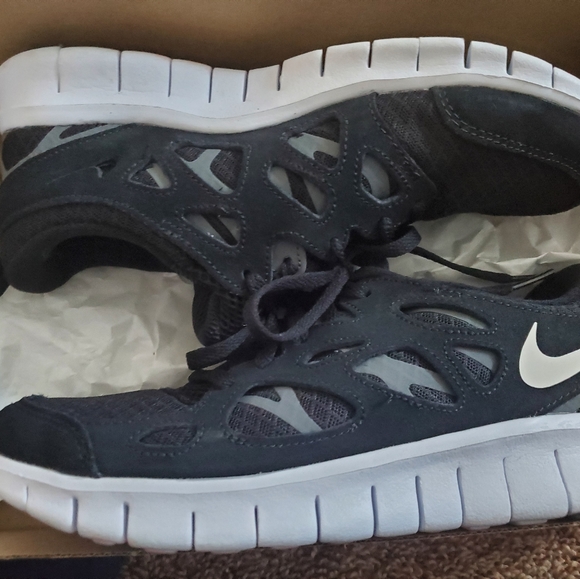 Running shoes - Picture 1 of 2